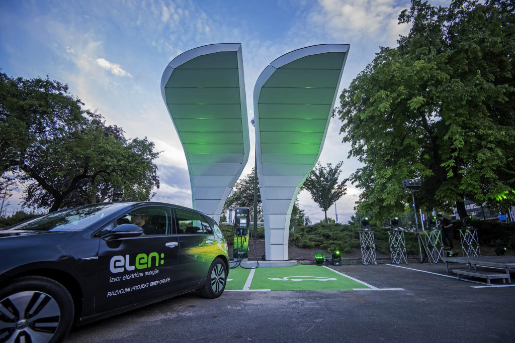 HEP-ova punionica električnih vozila ELEN koja se puni putem solarnih panela