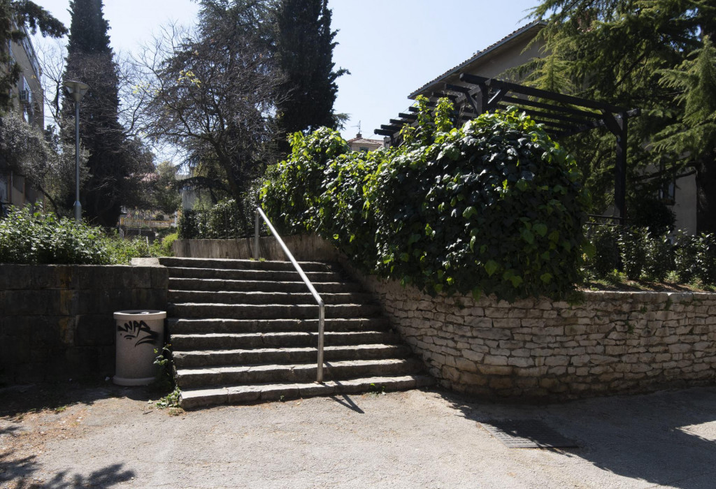 Rekonstrukcija stepenica koje povezuju Gajevu i Put Sv. Mande još će pričekati jer - nema novca 