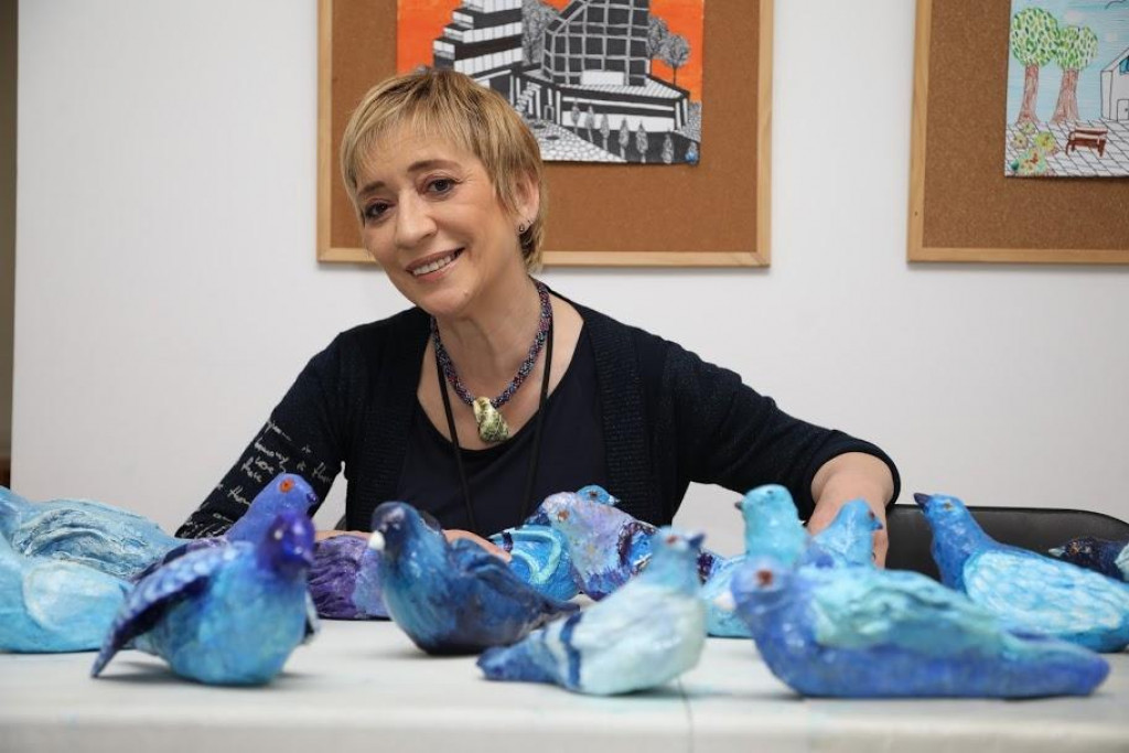Akademska slikarica Rajna Inić u svom ateljeu