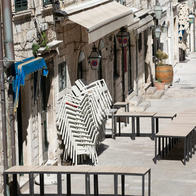 Dubrovnik, 190320.&lt;br /&gt;
Zatvoreni svi ugostiteljski objekti u Dubrovniku. Puste ulice i nesvakidasnji prizori u centru grada.&lt;br /&gt;
