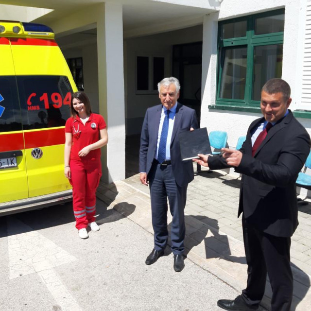 Županija dodijelila Zavodu za hitnu medicinu 425 tisuća kuna za novo vozilo