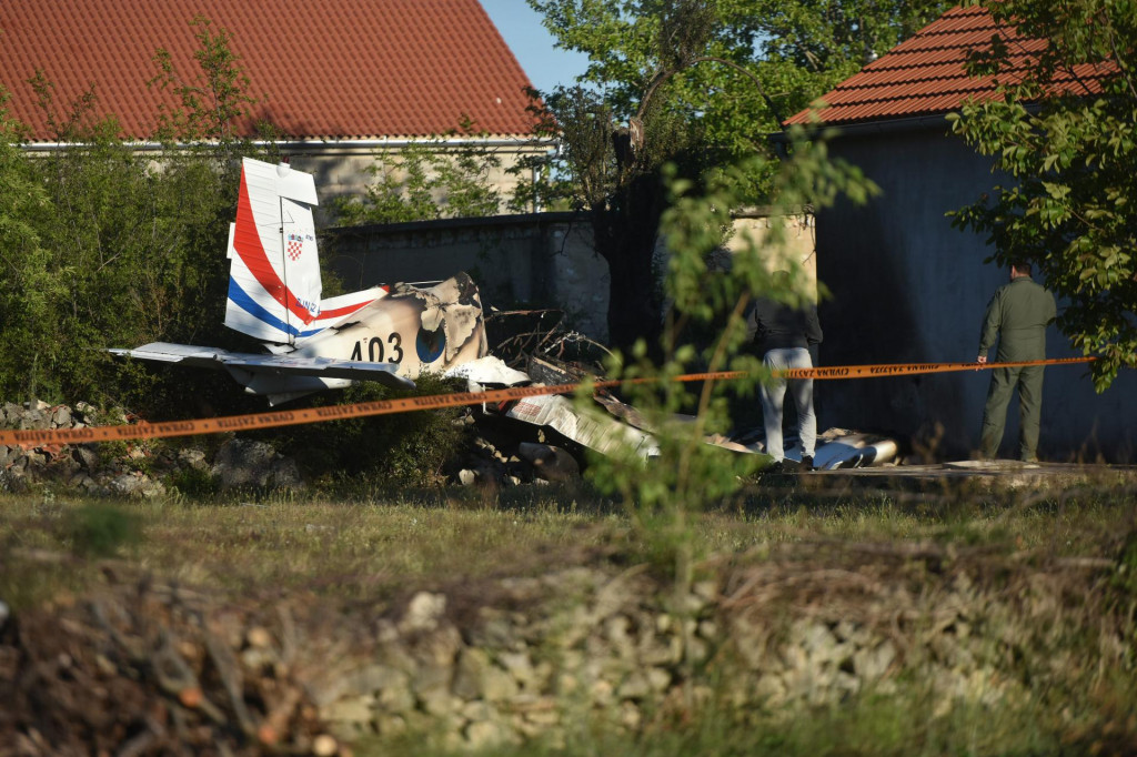 Biljane donje, Zadar, 070520.&lt;br /&gt;
U padu vojnog skolskog aviona model Zlin kod mjesta Biljane donje stradalo je dvoje ljudi.&lt;br /&gt;
Na fotografiji: mjesto pada aviona.&lt;br /&gt;