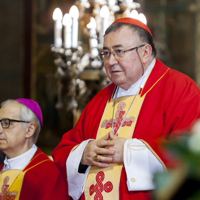 Vrhbosanski nadbiskup kardinal Vinko Puljić predvodi misu