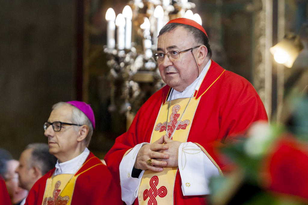 Vrhbosanski nadbiskup kardinal Vinko Puljić predvodi misu