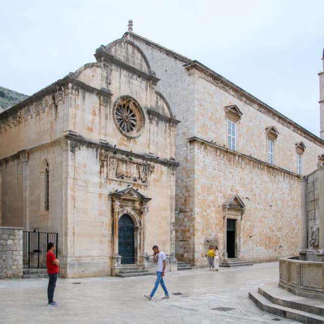 Zavjetna crkva svetog Spasa izgrađena je 1520. godine