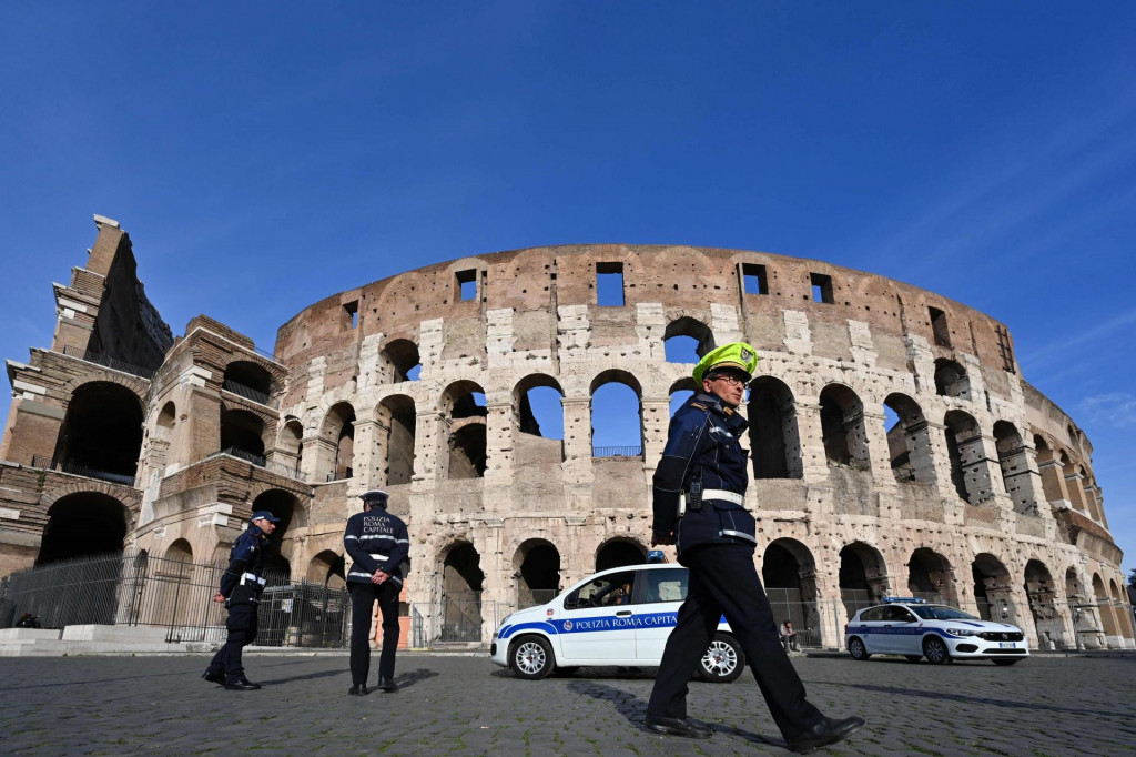 Municipal Police patrols around the closed Colosseum monument in Rome on March 10, 2020 as Italy imposed unprecedented national restrictions on its 60 million people on March 10 to control the deadly coronavirus. (Photo by Alberto PIZZOLI/AFP)