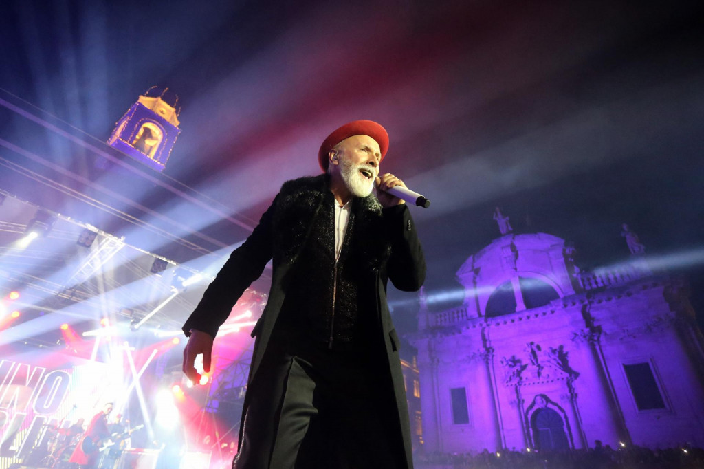 Dino Merlin tijekom koncerta u Dubrovniku 31. prosinca 2017. 