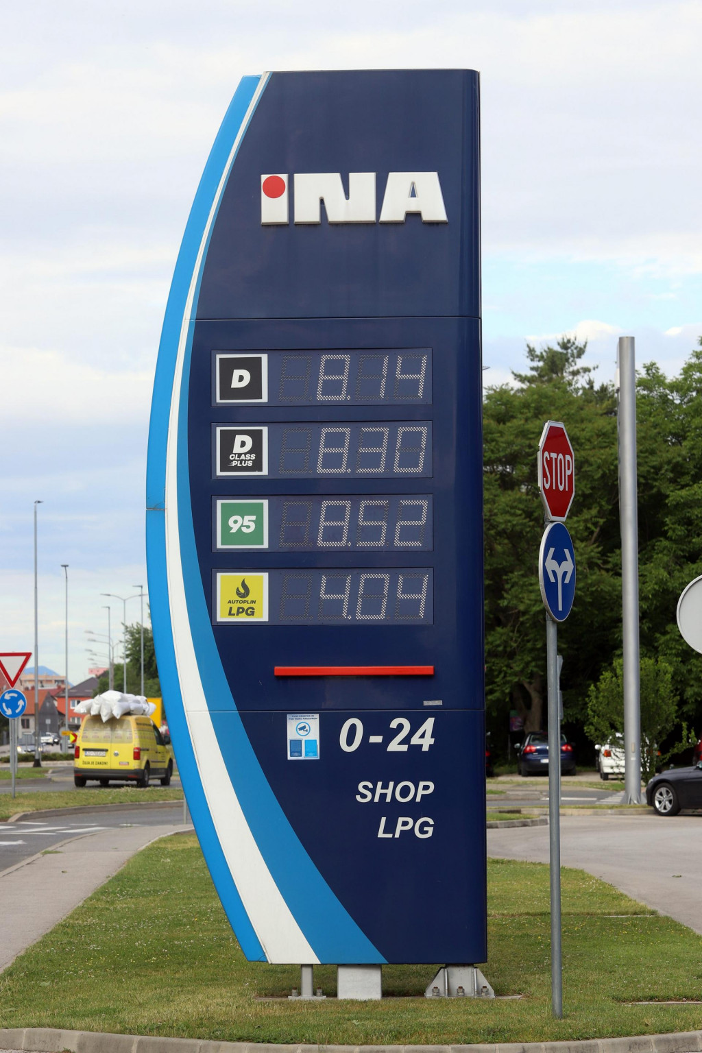Od ponoci cijene goriva na hrvatskim benzinskim pumpama su znatno vise.&lt;br /&gt;