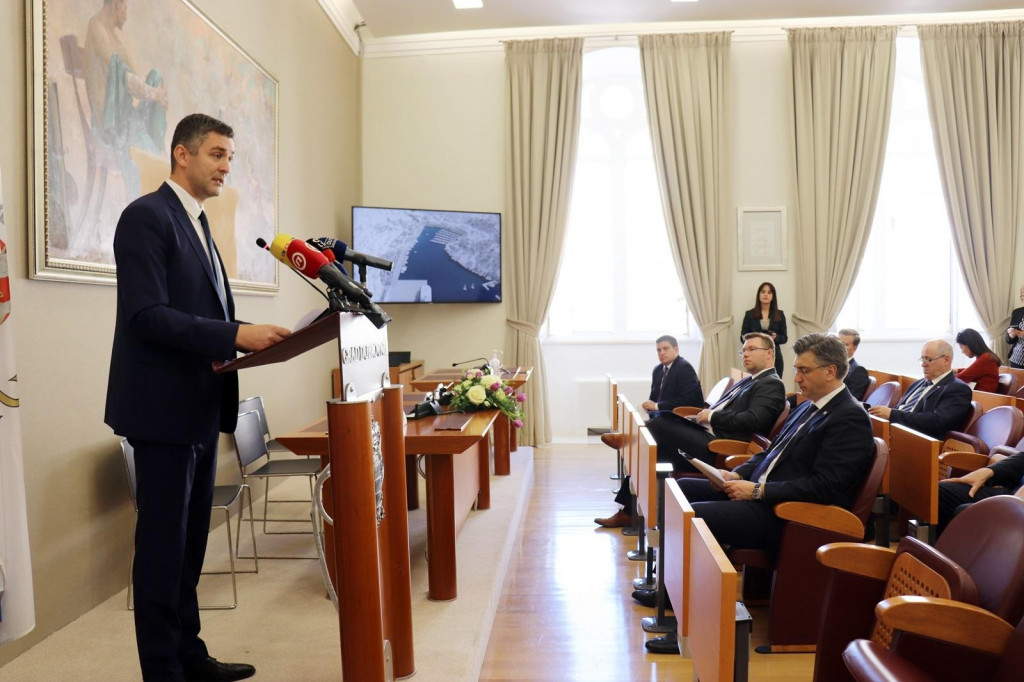 S potpisivanja ugovora za rekonstrukciju Lapadske obale u nazočnosti premijera Andreja Plenkovića