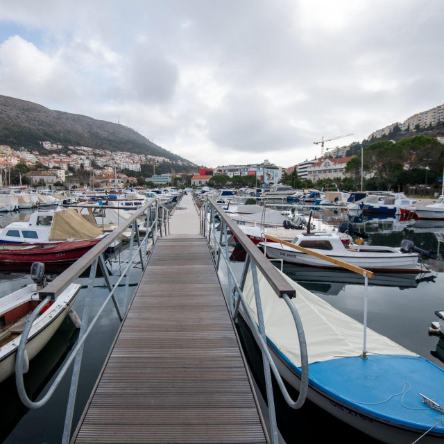 Specijal SD&lt;br /&gt;
Dubrovnik, 12.02.2020.&lt;br /&gt;
Na istezalistu brodica na Batali raspravlja se o novom pravilniku o registraciji i tehnickom pregledu brodica.&lt;br /&gt;