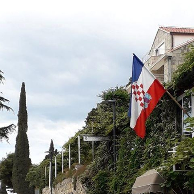Hrvatska zastava u ulici Kardinala Stepinca