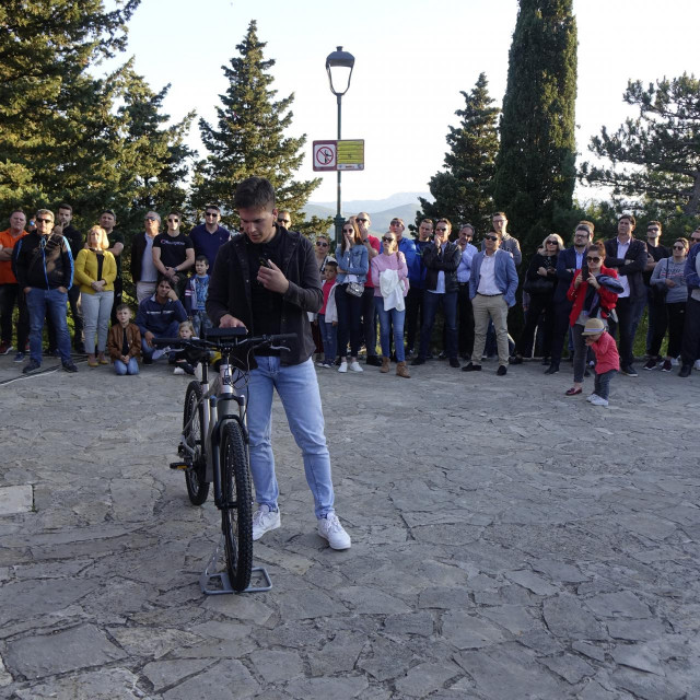 Mario Ljubičić sa svojim biciklom