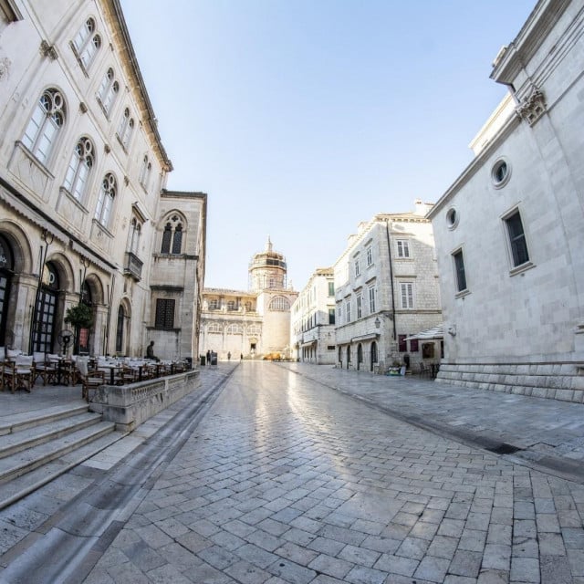 Gradonačelnik je odlučio od 1. travnja umanjiti plaće gradskim službenicima 10 posto