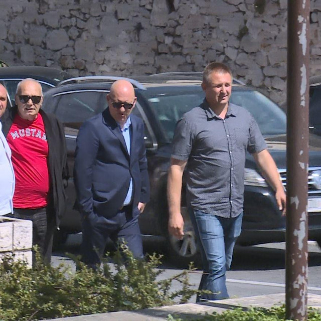 Na Općinskom sudu u Dubrovniku jutros je održana rasprava po privatnoj tužbi Joze Ostojića protiv okrivljenih Igora Žuvele, Ivice Sentića, Ante Milojevića i Mara Kristića
