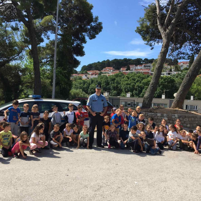 Postaja prometne policije Dubrovnik provela je aktivnost pod nazivom ”Učimo o prometu u pokretu”