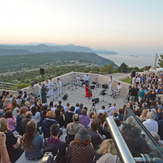 Dubrovnik, 21.06.2017. Ana Rucner - Pozdrav ljetu - koncert na Srdju Photo by Zeljko Tutnjevic - ++385 95 903 1000