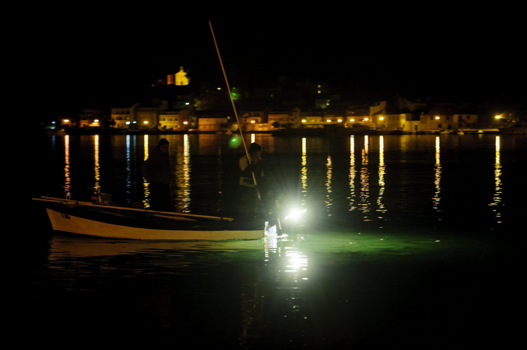 Noćni ribolov s malim plovilima može biti opasan