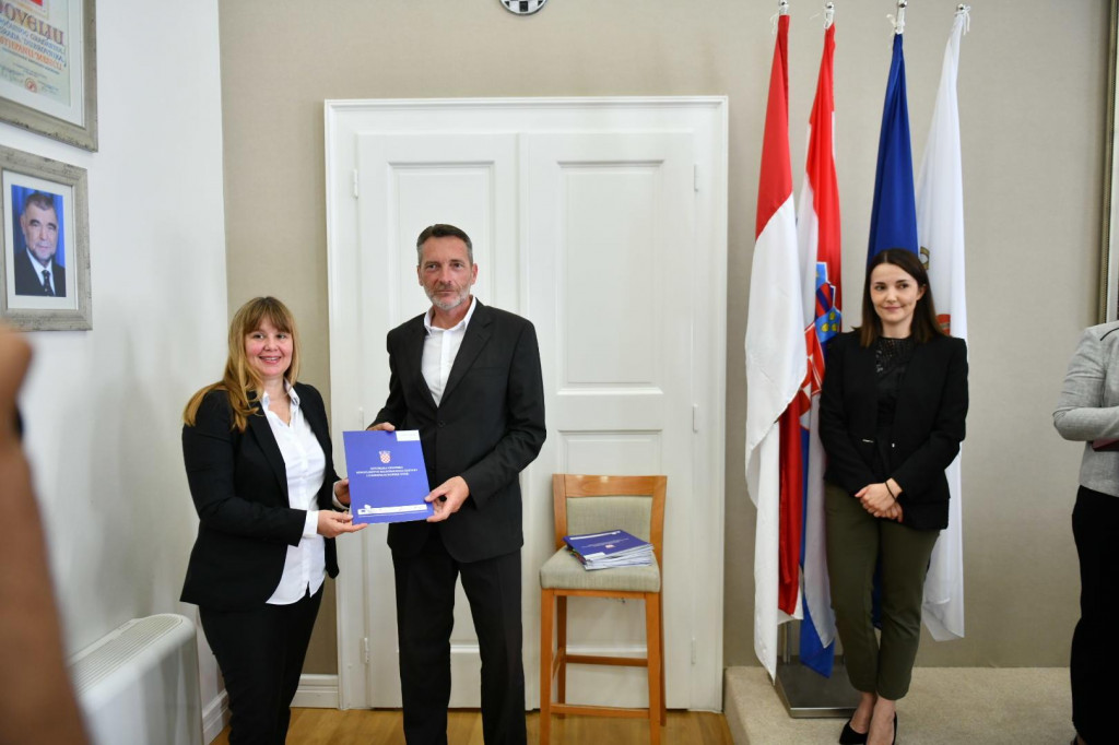 Državna tajnica Nikolina Klaić na potpisivanju ugovora o sredstvima EU za Centar izvrsnosti