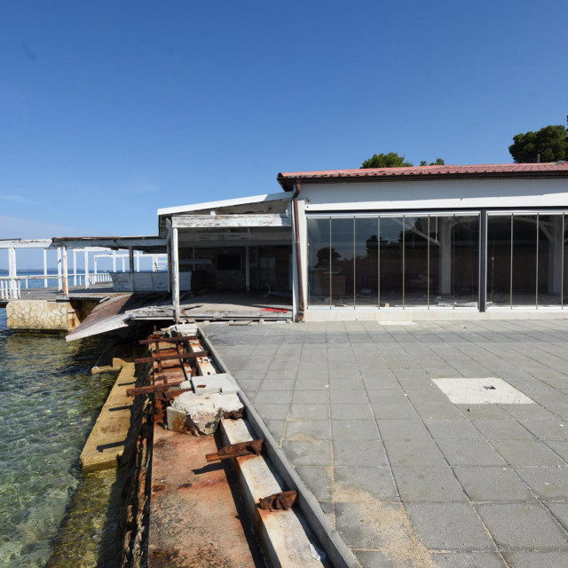 Presudom Trgovačkog suda Grad Zadar je preuzeo na upravljanje dio prostora plaže Kolovare s nekadasnjim objektom Zara Beach