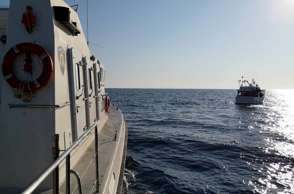talijanska ribarica uhvaćena kod Lastova u ilegalnom ribanju
