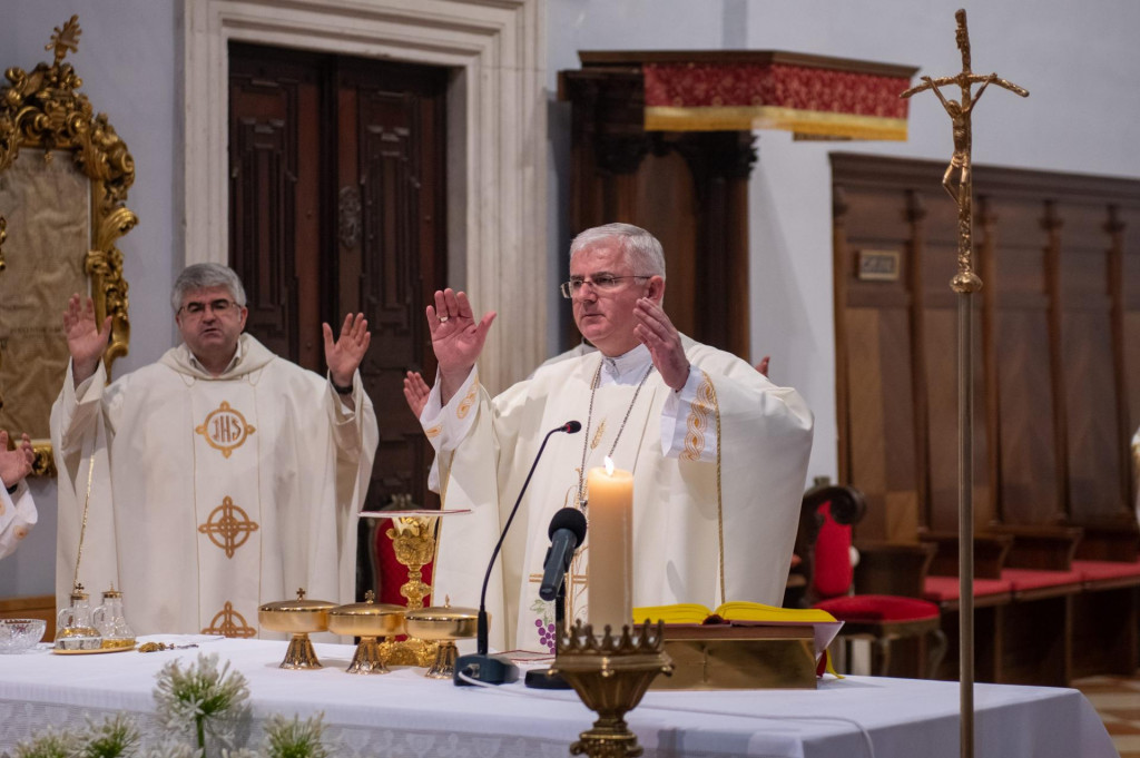 Biskup Mate Uzinić na misnom slavlju u dubrovačkoj Katedrali&lt;br /&gt;
 
