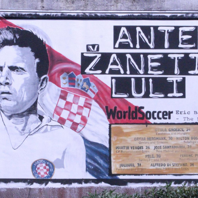U Blatu su 2017. godine napravili veliki mural u spomen na legendarnog nogometaša Antu Žanetića, te njegov izbor u idealnu momčad svijeta 1960. godine