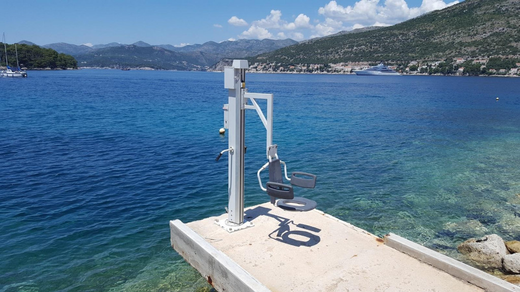lifter za osobe s invaliditetom, plaža Copacabana, Dubrovnik