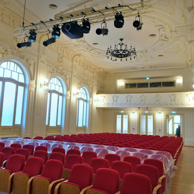 Koncertna dvorana u Hrvatskom domu moze primiti 250 posjetitelja