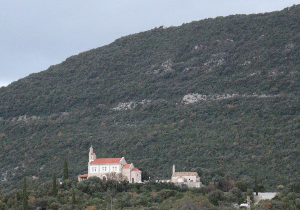 Područje potrage između crkvi sv.Ilija na vrhu brda Košare i Crkve sv. Spasa u Vitaljini