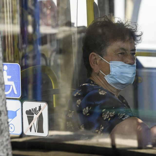 Sibenik, 250620.&lt;br /&gt;
Putnici i vozaci u autobusima nose zastitne maske&lt;br /&gt;
