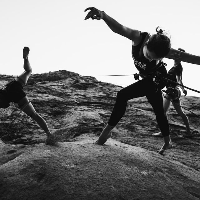 Vertikalni ples na planini u objektivu talentiranog fotografa