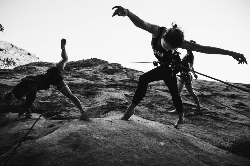 Vertikalni ples na planini u objektivu talentiranog fotografa