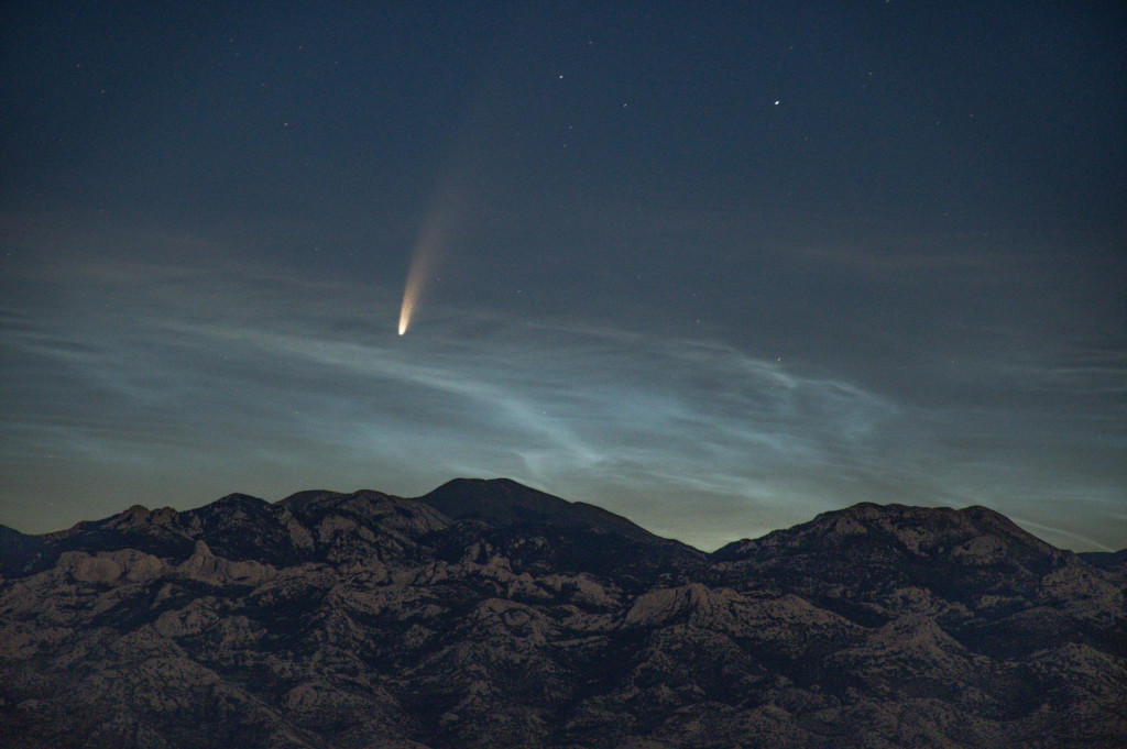 Komet C/2020 F3 Neowise na obzoru iznad Velebita