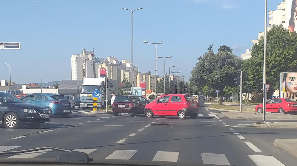 Crveno svjetlo na semaforu