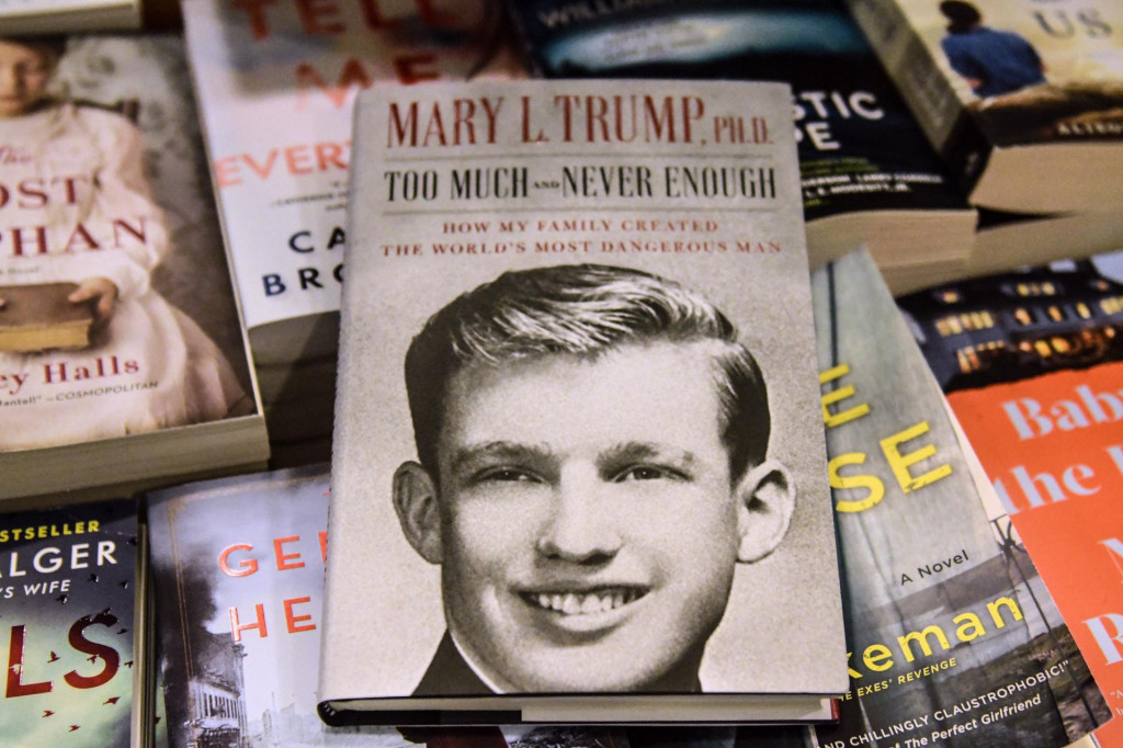 Knjiga Mary Trump u jednoj knjižari u newyorškom Brooklynu
