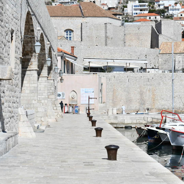 Opustjele ulice Dubrovnika - prazan Grad