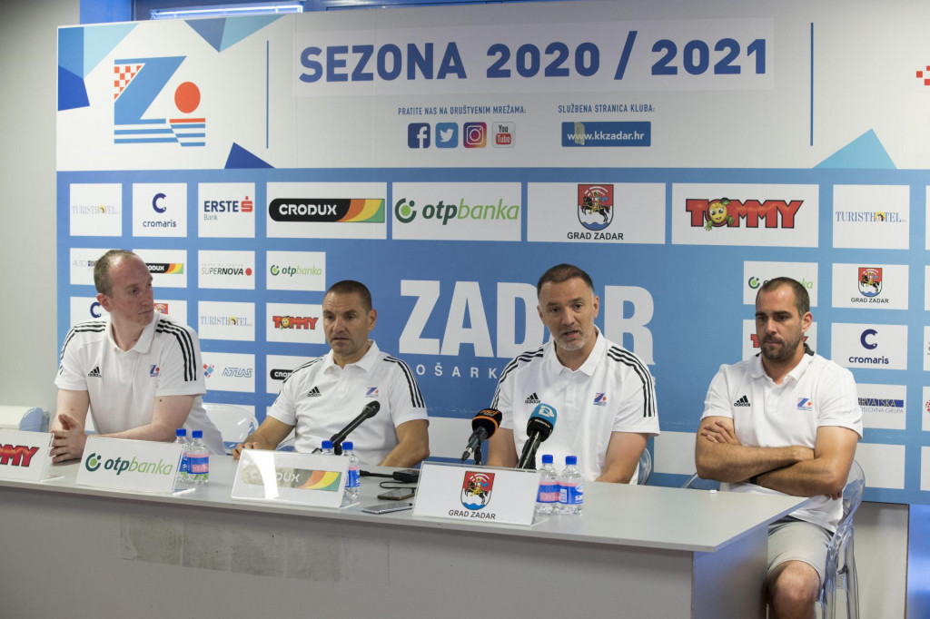 Novi trener KK Zadra Veljko Mrsic i njegov pomocnik Ivan Perincic, direktor Zeljko Zilavec i sportski direktor Branimir Longin.
