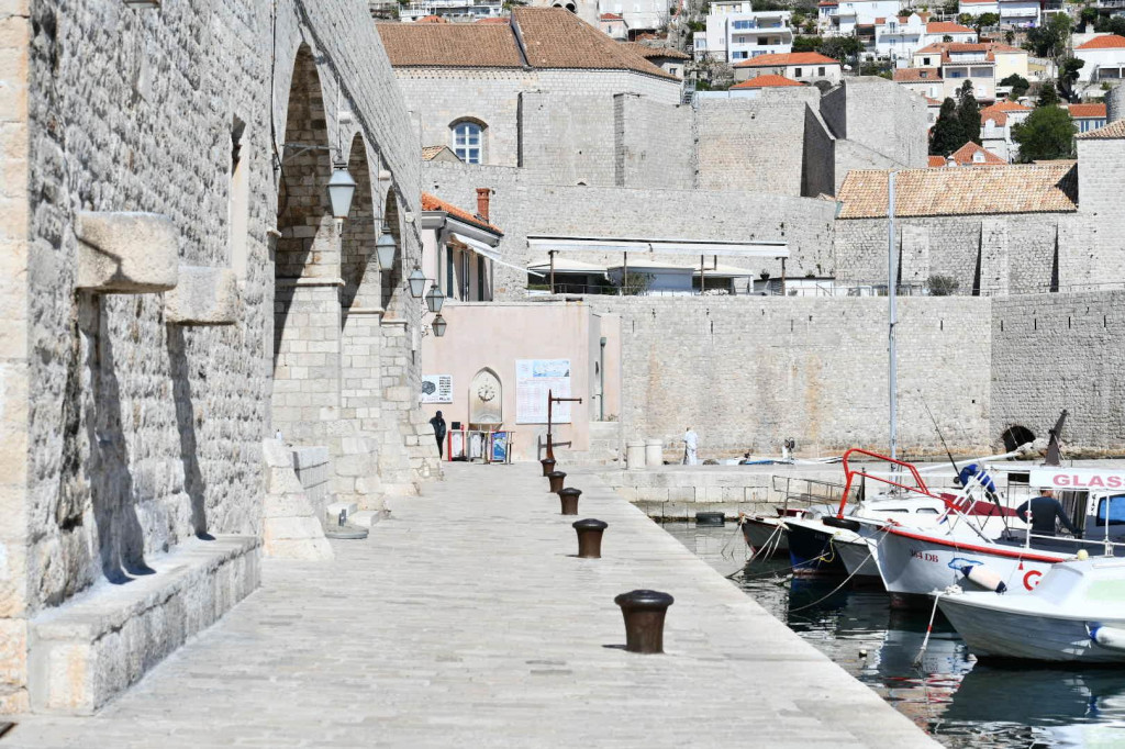 Opustjele ulice Dubrovnika - prazan Grad