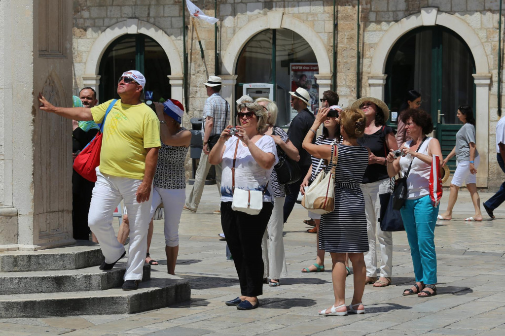 Turisti u obilasku Dubrovnika