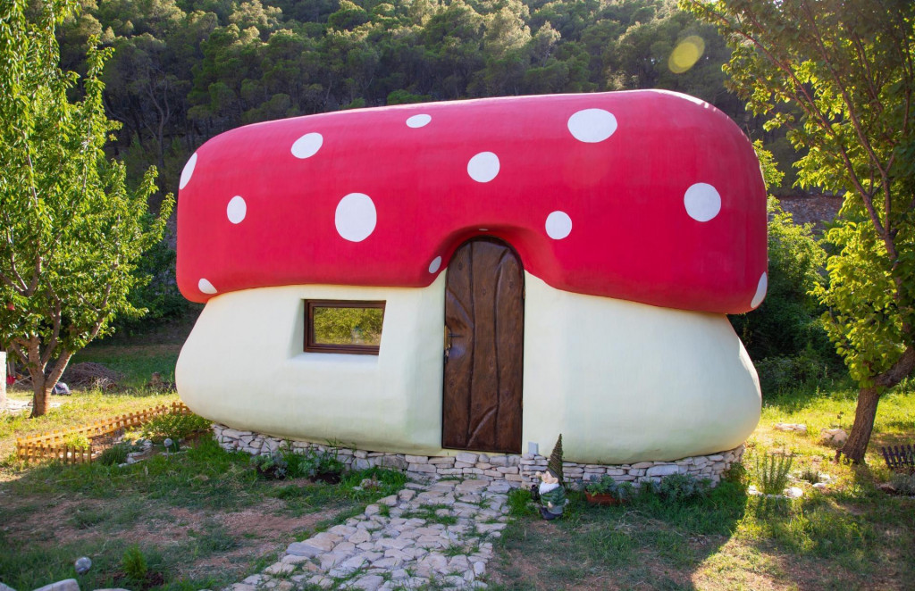 Kućice u obliku gljiva, foto Vojko Bašić/Hanza media