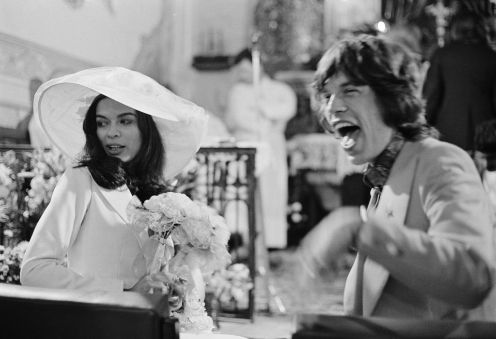 Mickovo vjenčanje s Biancom 1971., Keith ocjenjuje da je Jagger postao snob nakon što ga je Nikaragvanka uvela u visoko društvo