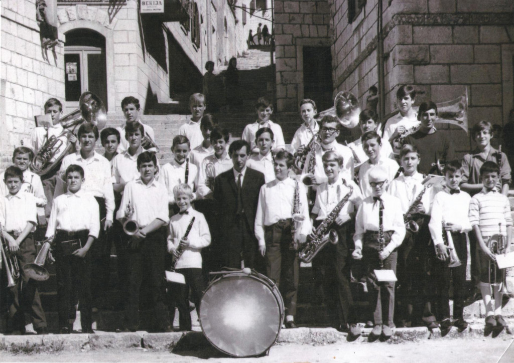 Fotografija iz 1967. - drugi i treći u prvom redu s lijeva su Ivan Glibota - Crni i sada pok. Đoni Nuić, dva velika prijatelja i kapelnika imotske glazbe