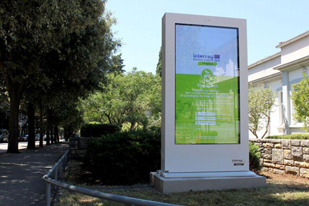 Projektom „VirtualArch“ prostor ispred Gradske knjižnice Zadar osuvremenjen je novim LCD ekranom