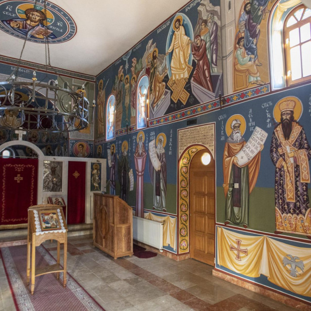 Interijer crkve manastira Dragović