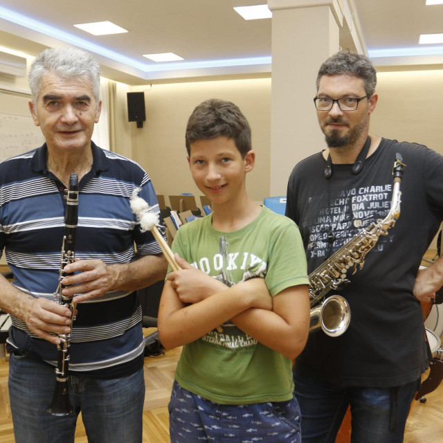 Aleksandar, Luka i Ivan sa svojim instrumentima