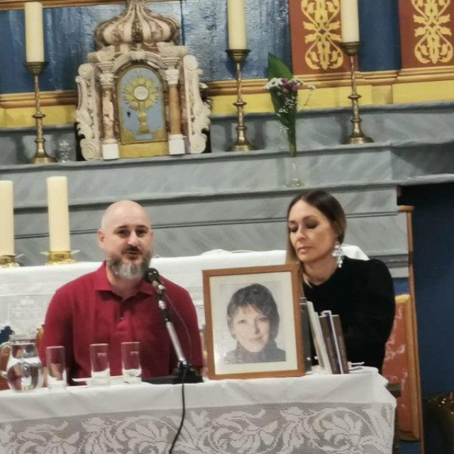 Siniša Vuković i Sandra Mančić, bivši učenici&lt;strong&gt; &lt;/strong&gt;Neve Kežić, prisjetili su se selačke književnice i profesorice 