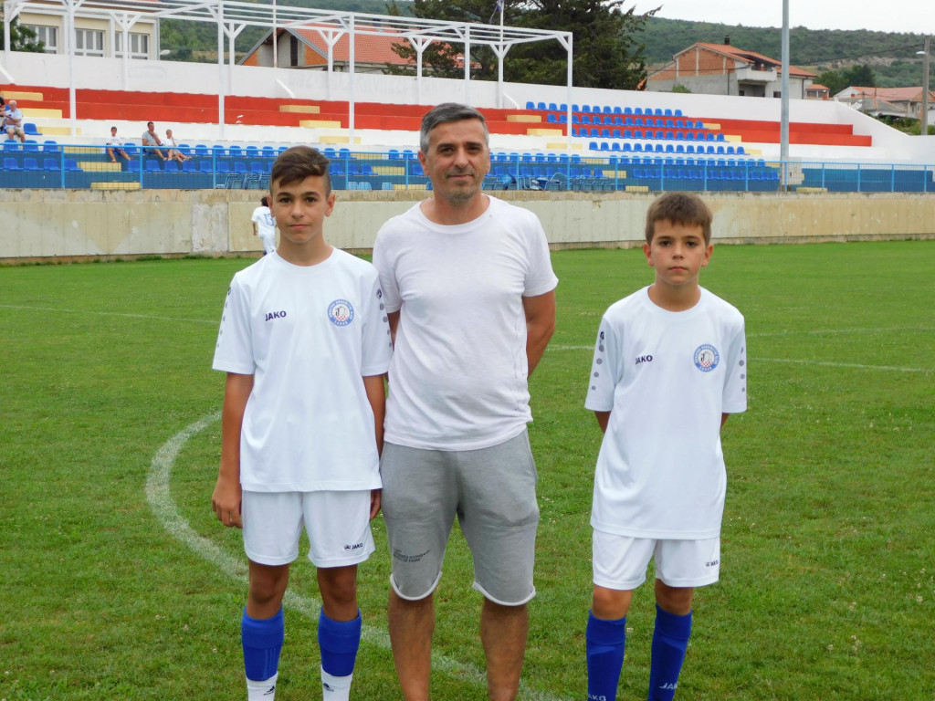 Memorijalni nogometni turnir za Marka Kajtazija u Posedarju: Slika oca Kristijana i sinova