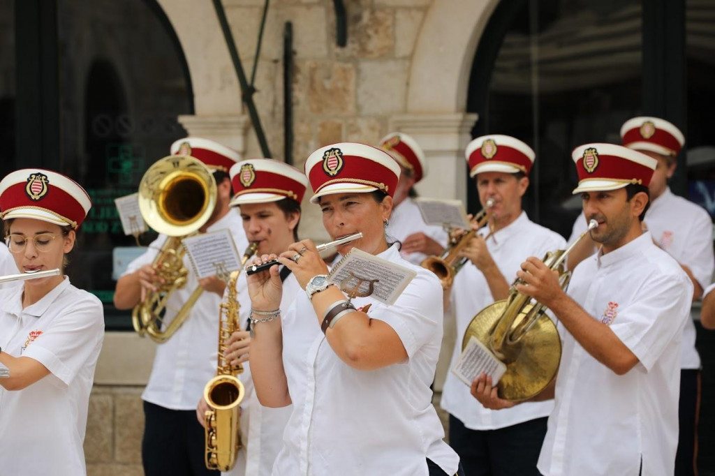 Nastup Gradske glazbe Dubrovnik jutros na Stradunu