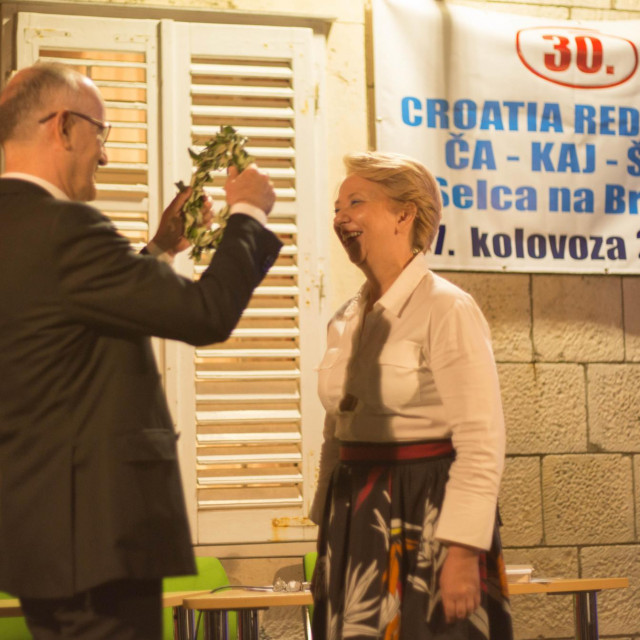 Ovjenčavanje kajkavske pjesnikinje Mirna Weber<br />
&nbsp;