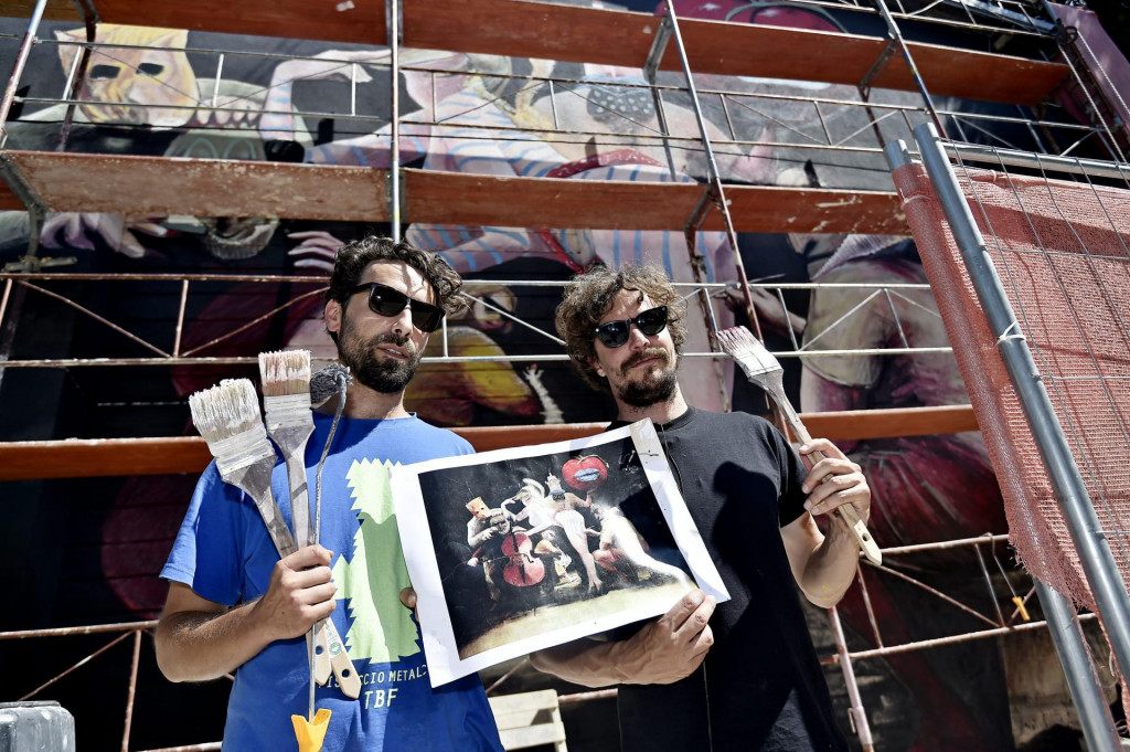 Luka Duplančić i Ivan Svaguša ispred murala koji će biti predstavljen u petak&lt;br /&gt;
 